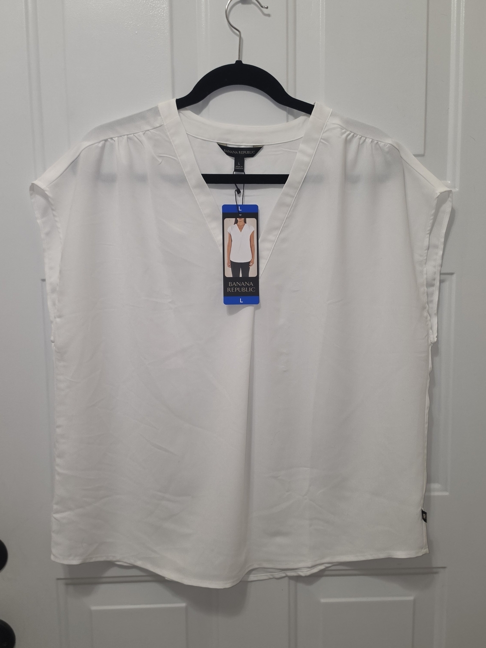 Banana Republic NWT White V-Neck Cap Sleeve Blouse – Size Large